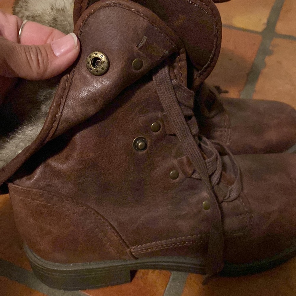 Boots - Picture 6 of 8